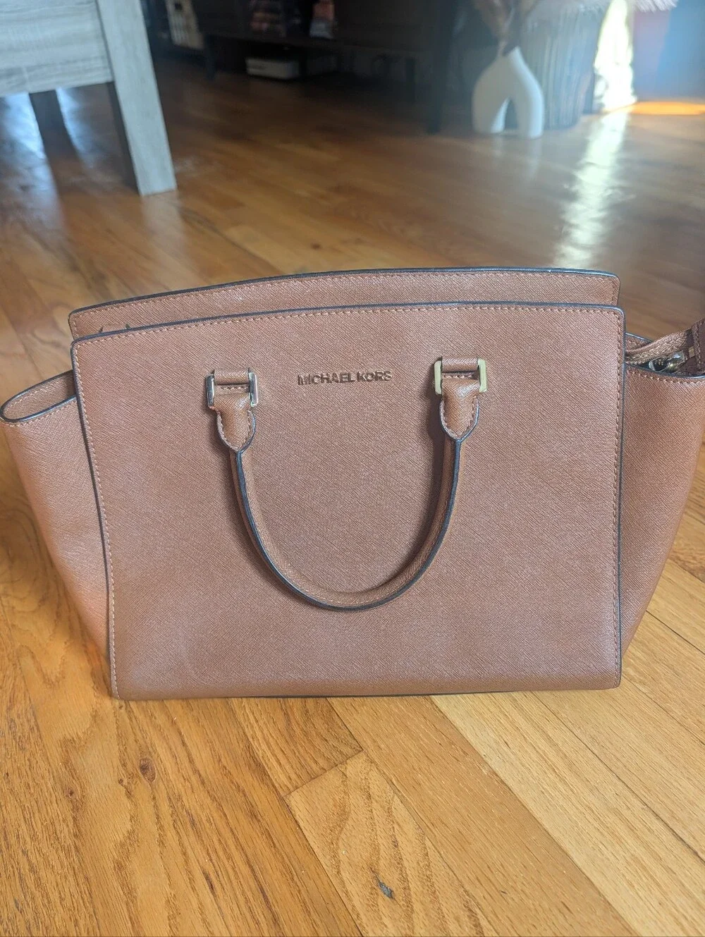Michael Kors Brown Leather Purse And Pocketbook